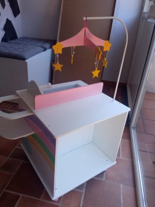 Mueble de madera para bebé: bañera, cuna y armario
