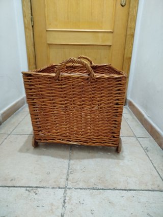 Carrito de mimbre con ruedas