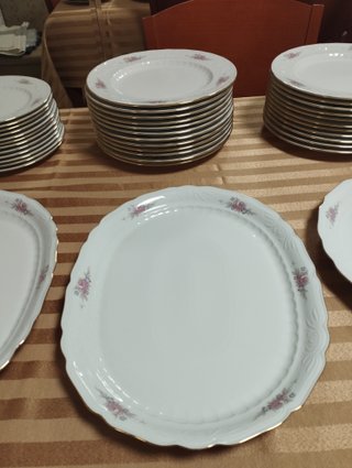 Vajilla Santa Clara floral filo oro