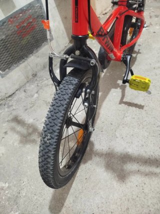Bicicleta infantil roja
