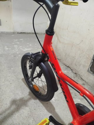 Bicicleta infantil roja