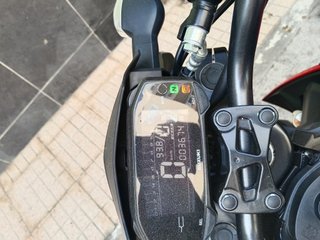 Suzuki 125cc Naked Roja y Negra