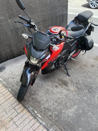 Suzuki 125cc Naked Roja y Negra