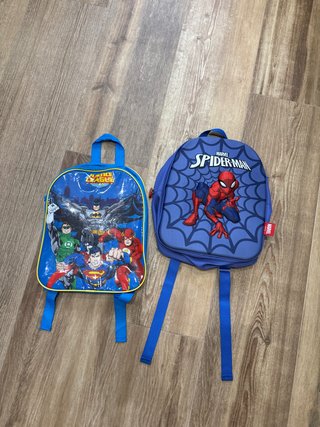 Lote 2 Mochilas Infantiles DC Comics y Marvel