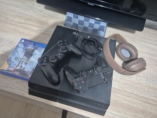 PS4 (PlayStation 4) Negra + Accesorios