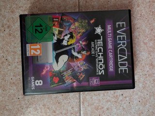 Evercade VS Premium Pack - 2 Controller