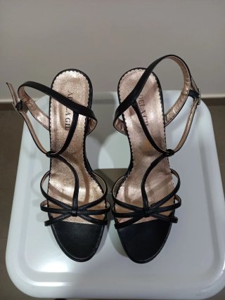 SANDALIAS DE TACÓN ADELA GIL
