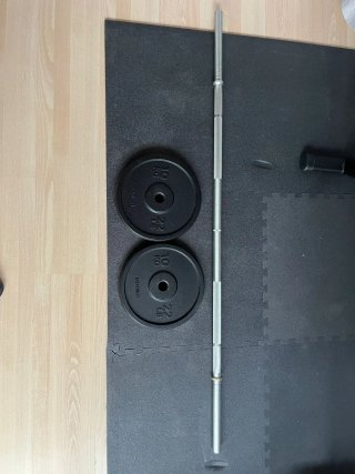 2 discos 28mm 10kg + barra pesa