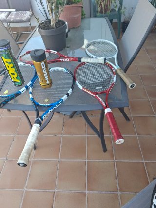 Raquetas de tenis y pelotas