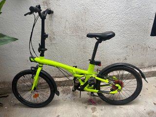 Bicicleta pieghevole giallo neon