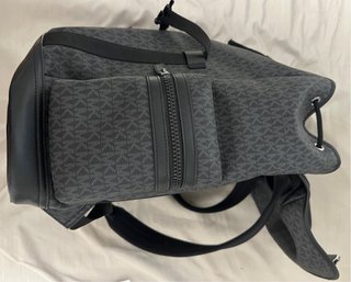 Mochila Michael Kors Cooper Negra/Gris