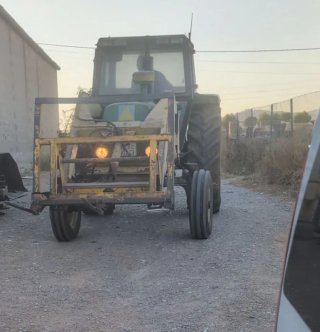 Tractor John Deere 3135 con pala