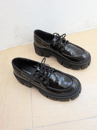Zapatos negros de plataforma NUEVOS, SIN USAR