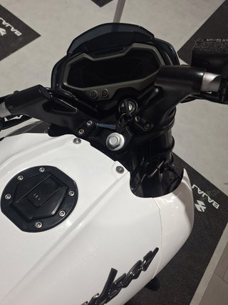Bajaj Pulsar 200 Blanca