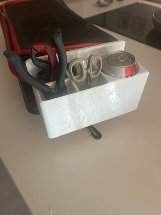Organizador para alicates y bebida