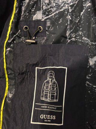 Chaqueta ligera impermeable estilo sahariana
