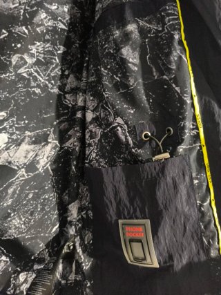 Chaqueta ligera impermeable estilo sahariana