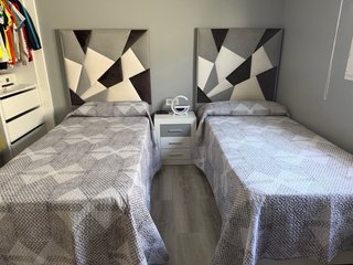 SE VENDE 2 Canapés con colchón y cabeceros