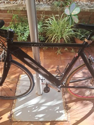 Bicicleta de carretera marca GT