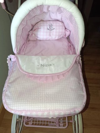 Carrito de muñecas rosa con capota