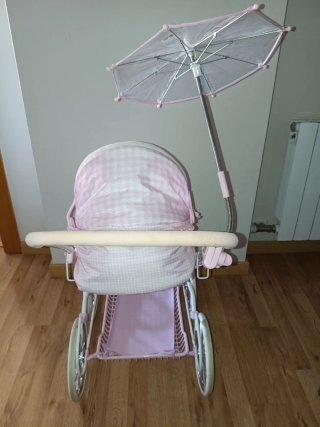 Carrito de muñecas rosa con capota