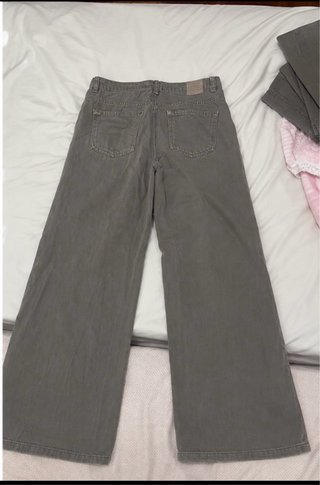Pantalón Brownie wide leg con tachuelas