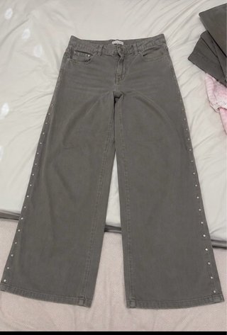 Pantalón Brownie wide leg con tachuelas