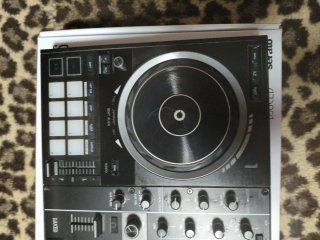 Controlador DJ Hercules DJControl Impulse 500