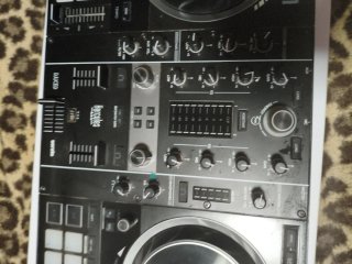 Controlador DJ Hercules DJControl Impulse 500