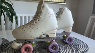 Patines de artístico Esordio color crema