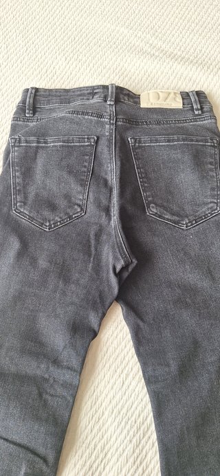 Pantalón vaquero pitillo negro DZ7