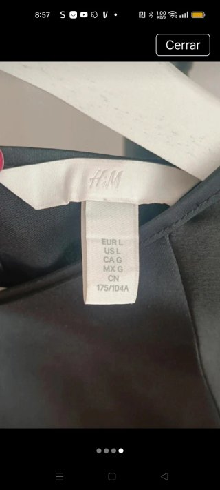 Blusa negra satinada manga larga crop
