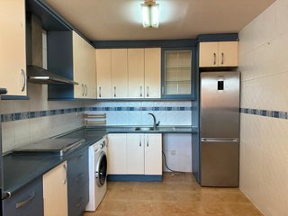 Muebles de cocina con vitro, horno,  campana y mic