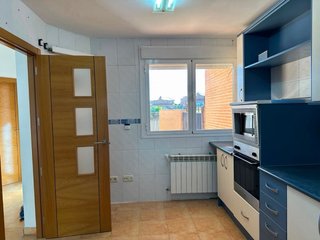Muebles de cocina con vitro, horno,  campana y mic