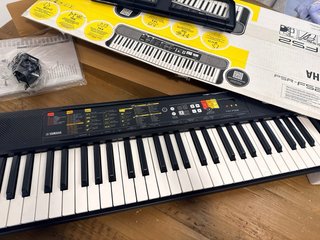 Piano Yamaha PSR-F52