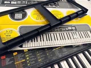 Piano Yamaha PSR-F52