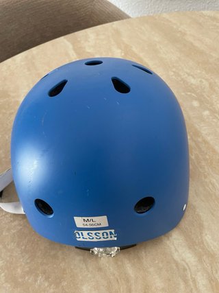 Bicicleta BMX Negra y Naranja + Casco Azul