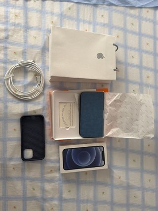 iPhone 12 Caja + Accesorios