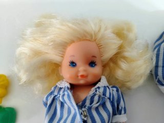 Bambola neonata Barbie con vestiti e accessori anni '80