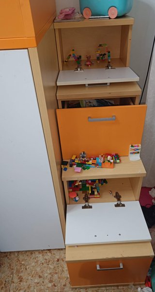 Letto a castello con armadi e cassetti