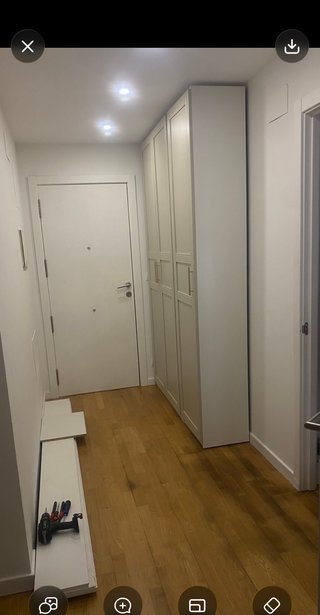 Se venden 3 Puertas de armario Ikea, no armario.