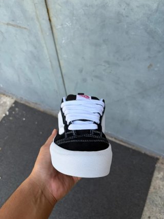 Vans Knu Skool nere e bianche