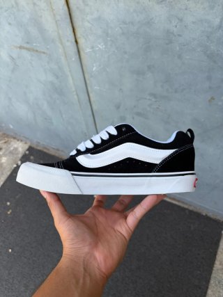 Vans Knu Skool nere e bianche