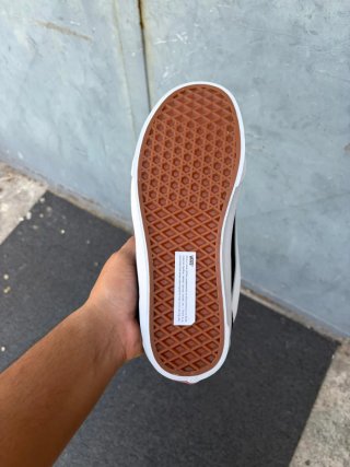 Vans Knu Skool nere e bianche