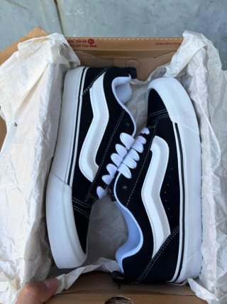 Vans Knu Skool nere e bianche