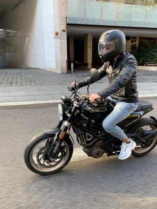 Husqvarna Svartpilen 401 2020 35.000 km Escape SC