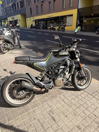 Husqvarna Svartpilen 401 2020 35.000 km Escape SC