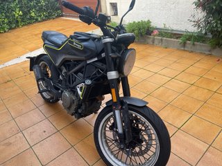 Husqvarna Svartpilen 401 2020 35.000 km Escape SC