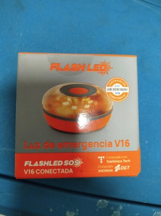 Luz de emergencia V16 conectada