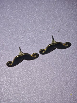 Pendientes Bigote Vintage Negro y Dorado